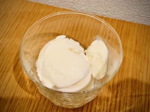 ORBIA LUNA アイスクリームにかけました